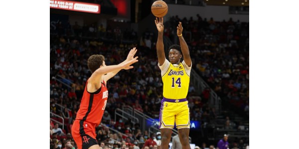 Stanley Johnson fornyer kortsigtet aftale med Los Angeles Lakers